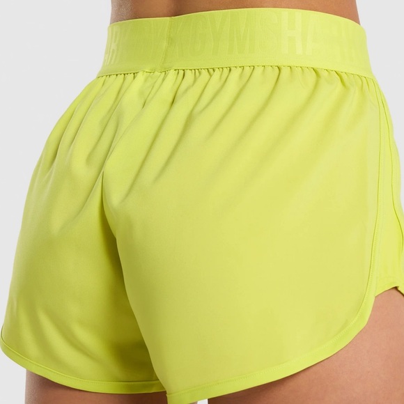 Gymshark Training Loose Fit Shorts - Picture 3 of 8